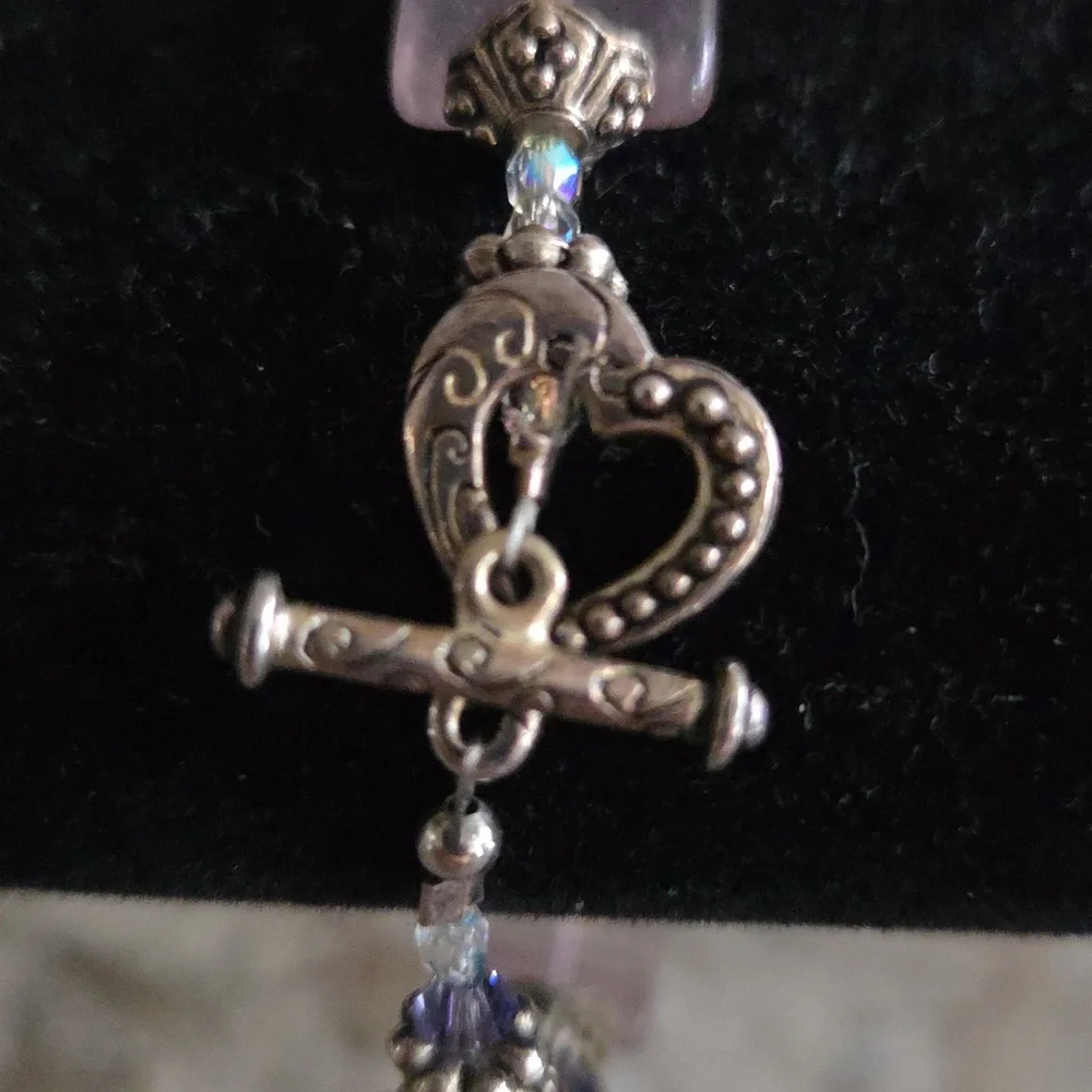 Purple Beaded Amethyst Bracelet Size 7.5. a precious stone consisting of a viole